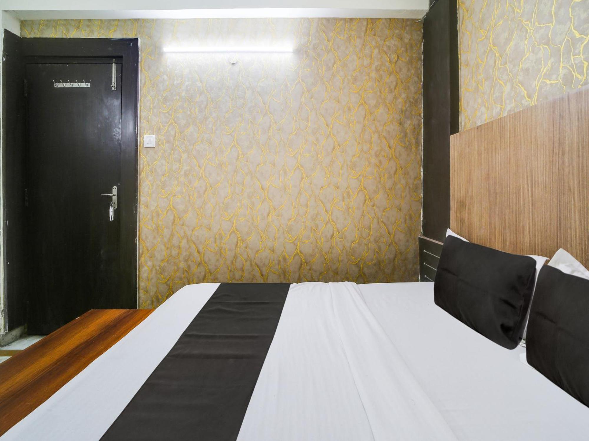 Super Hotel O The Surbhi Bhopal Extérieur photo